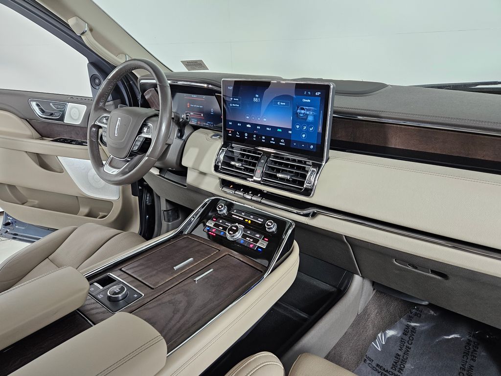 Thumbnail: 2022 Lincoln Navigator - 13