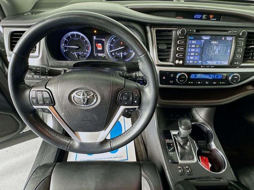 Used Car 2018 Toyota Highlander  Xle For Sale Under $25,000 In Austin, Texas