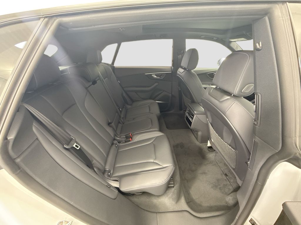 Thumbnail: 2026 Audi Q8 - 21