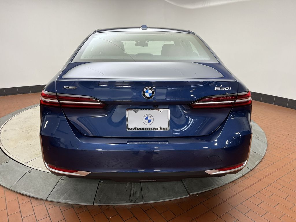 Thumbnail: 2025 BMW 5 Series - 24