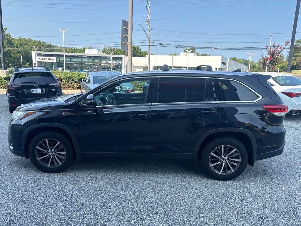 Used 2019 Black Toyota XLE image 6