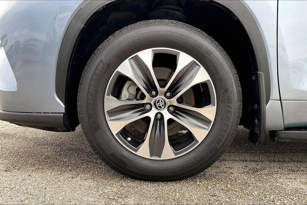 Used 2021 Toyota Highlander XLE 4D Sport Utility