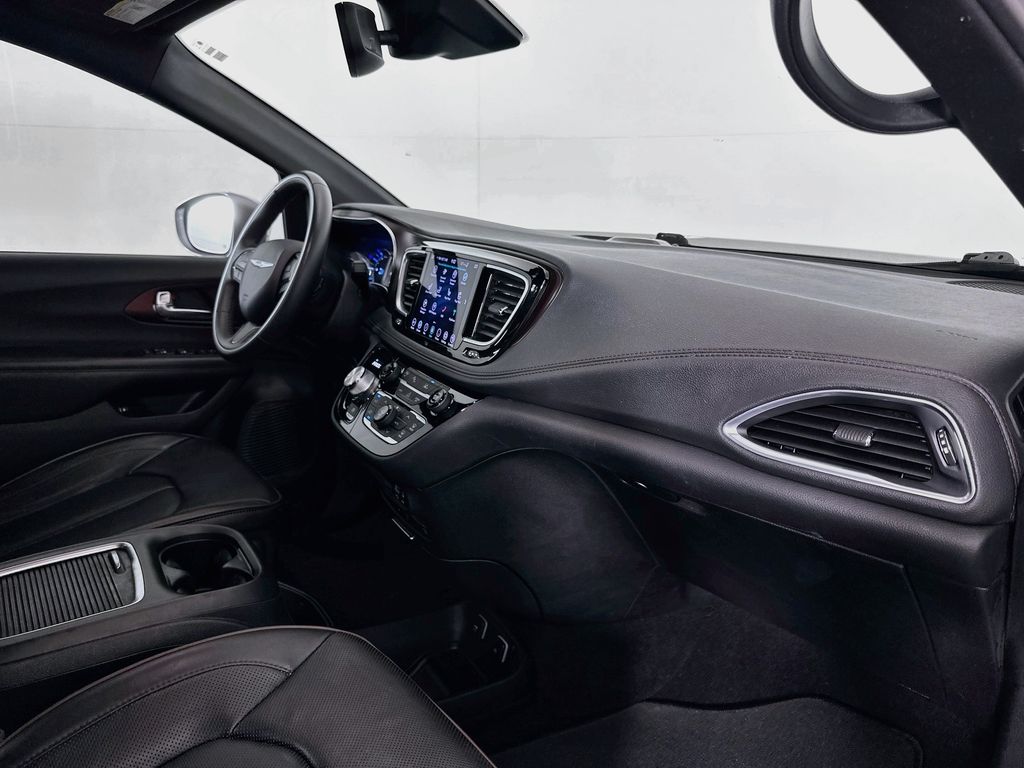 Thumbnail: 2020 Chrysler Pacifica - 31