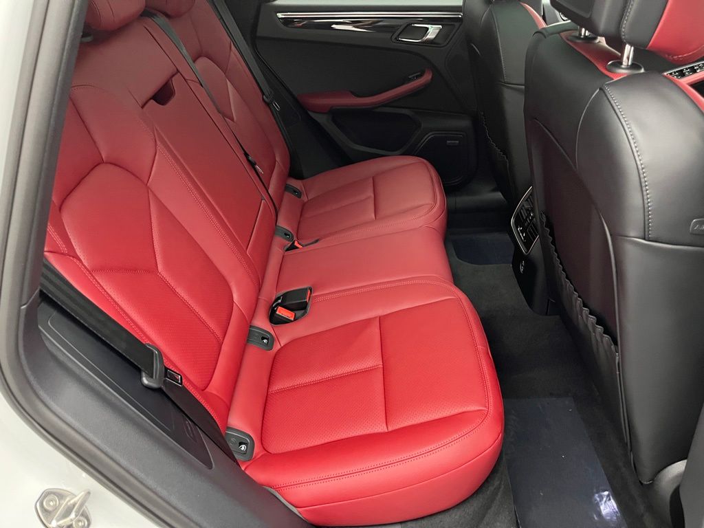 Thumbnail: 2026 Porsche Macan - 28