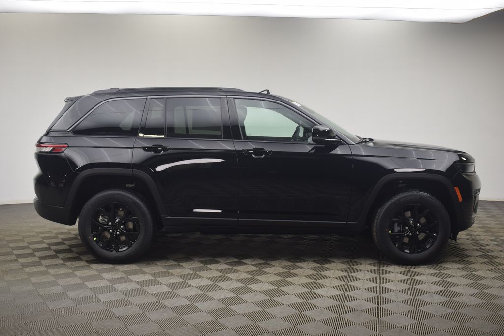 new 2026 Jeep Grand Cherokee car, priced at $40,443