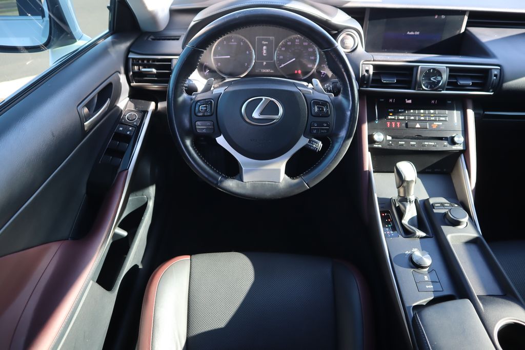 Thumbnail: 2017 Lexus IS - 10