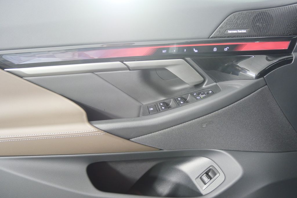 Thumbnail: 2025 BMW 5 Series - 9