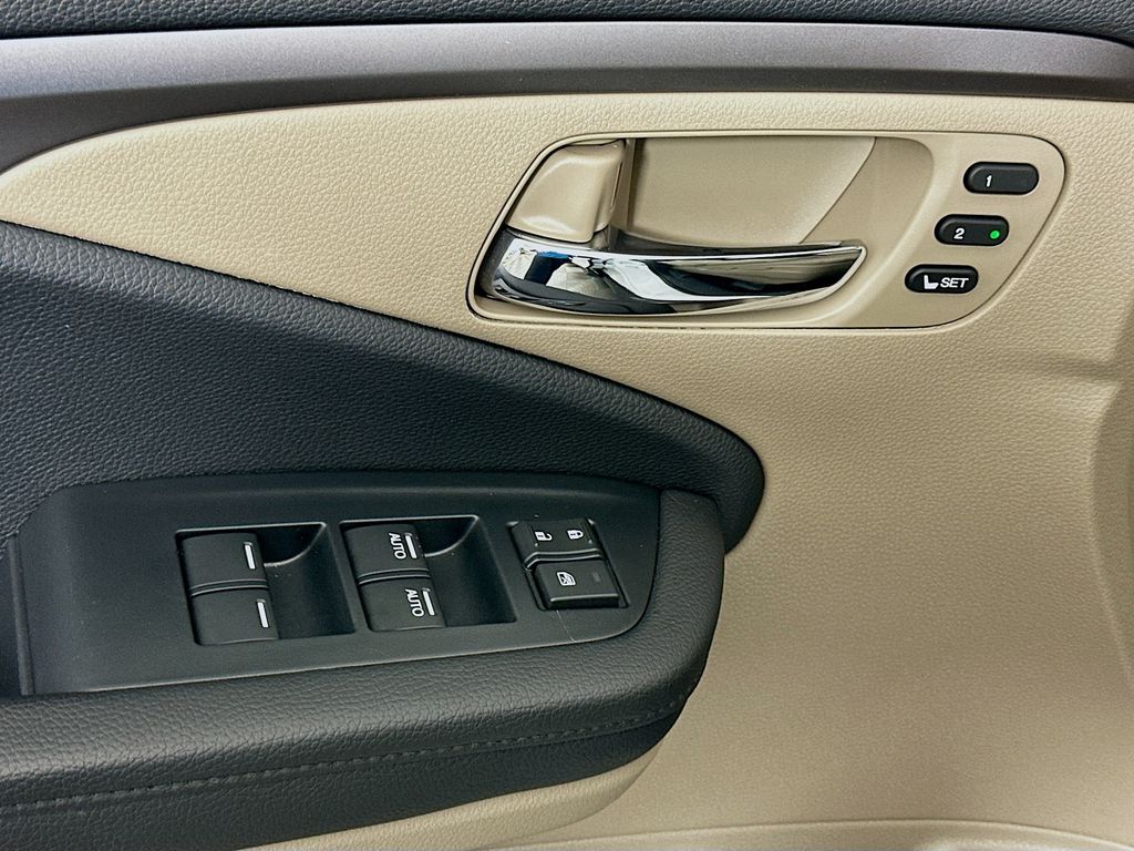 Thumbnail: 2022 Honda Pilot - 17