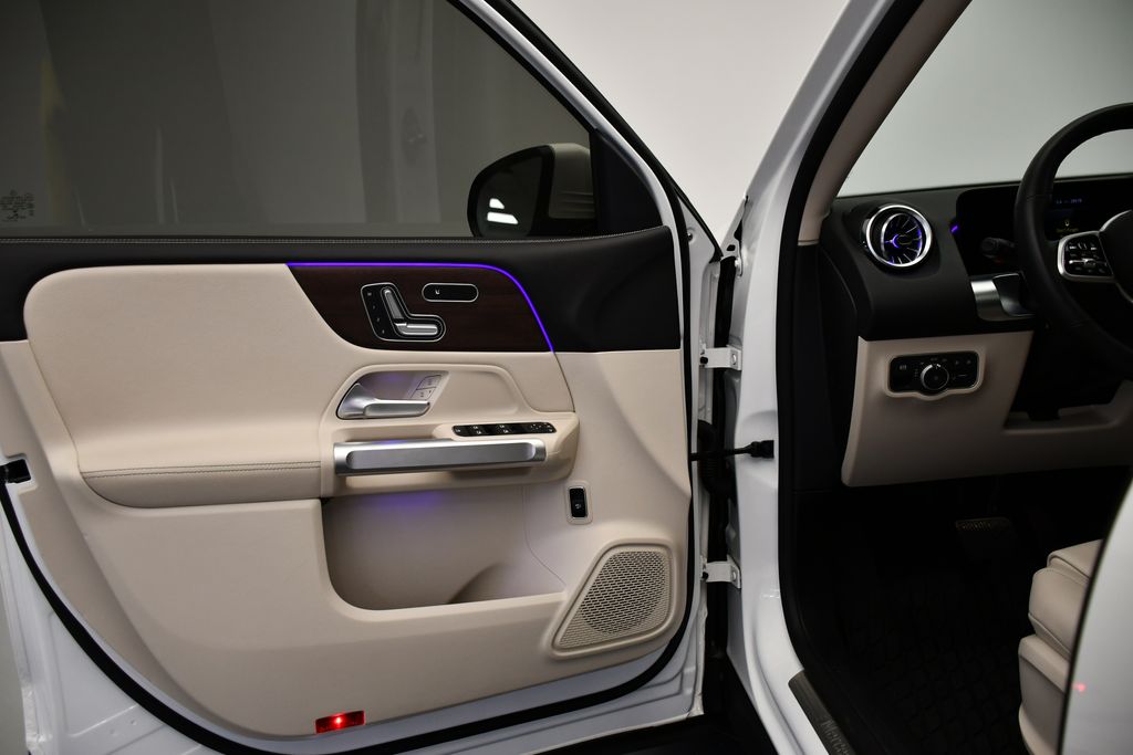Thumbnail: 2023 Mercedes-Benz GLB - 32