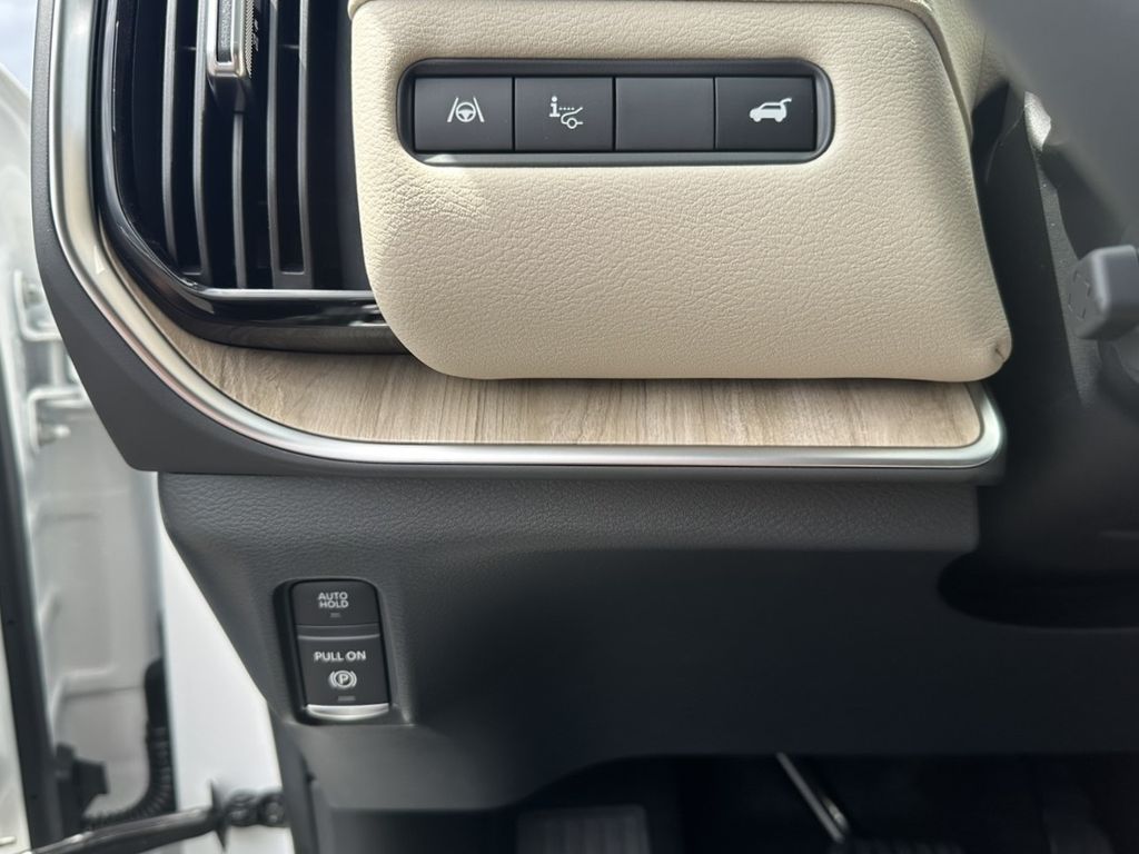 2025 Nissan Armada Platinum