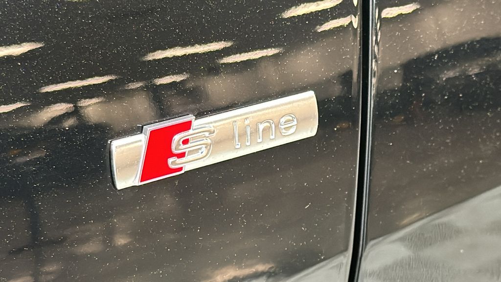 Thumbnail: 2025 Audi Q8 - 11