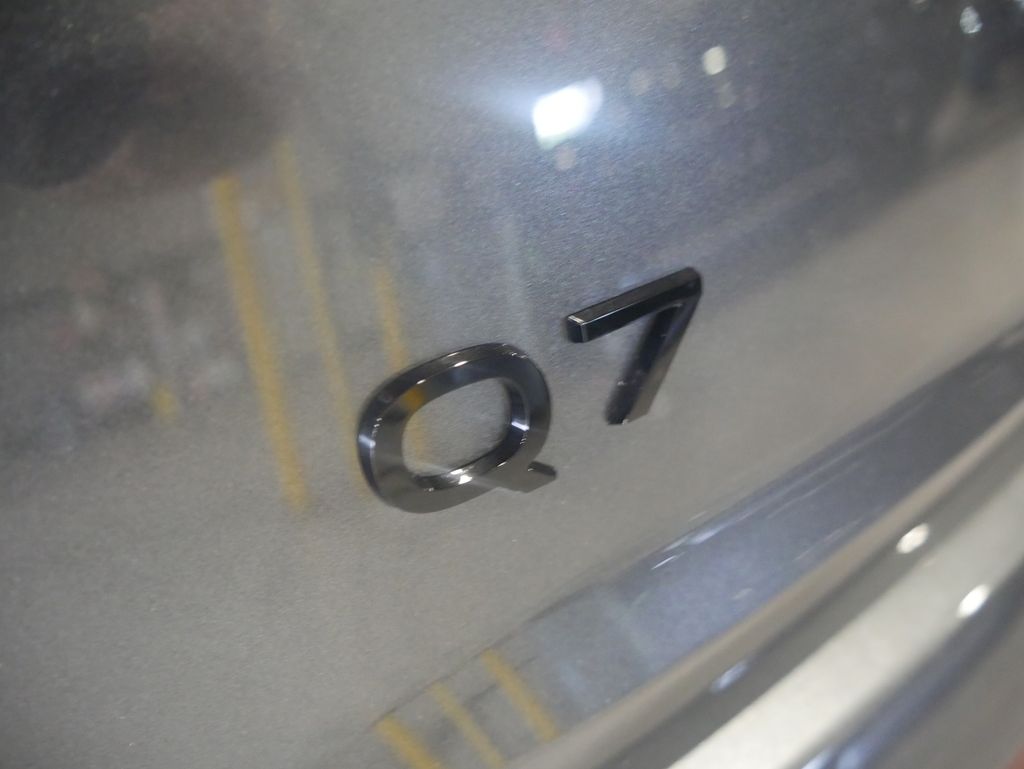 Thumbnail: 2026 Audi Q7 - 9
