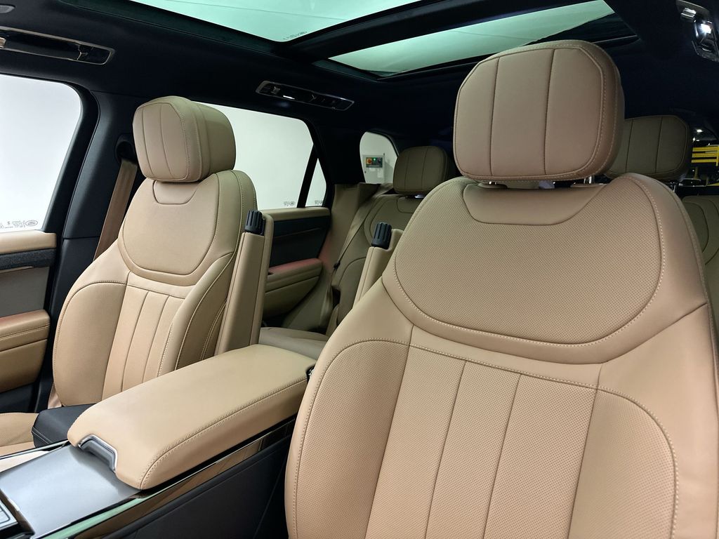 Thumbnail: 2025 Land Rover Range Rover Sport - 9