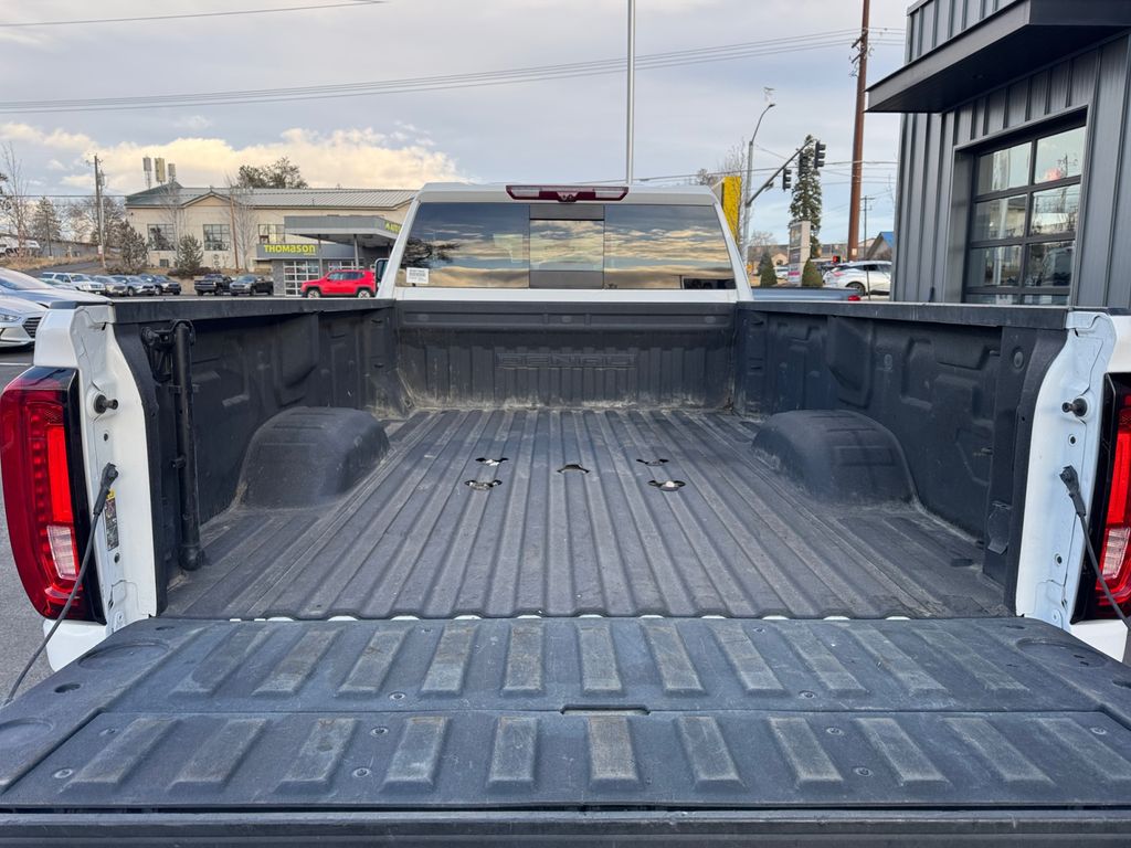 Used 2023 White GMC Denali image 26