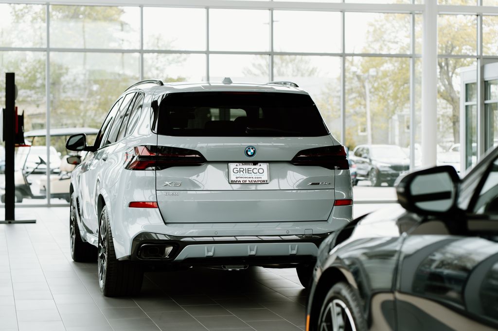 2020 Jeep Compass Latitude White Clearcoat - Grieco Acura - Image 39