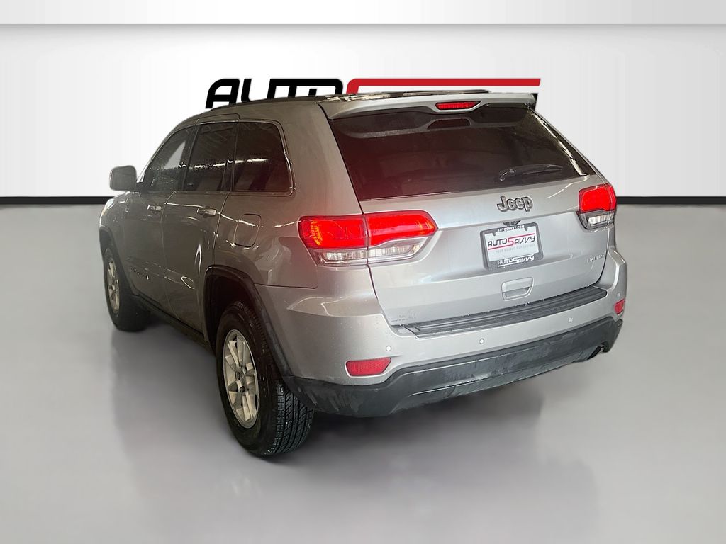 Used 2019 Silver Jeep Laredo image 5