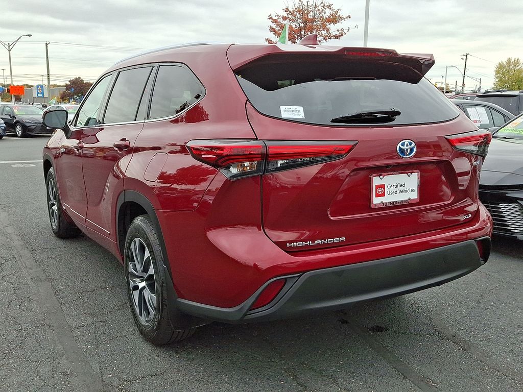 Thumbnail: 2021 Toyota Highlander - 4