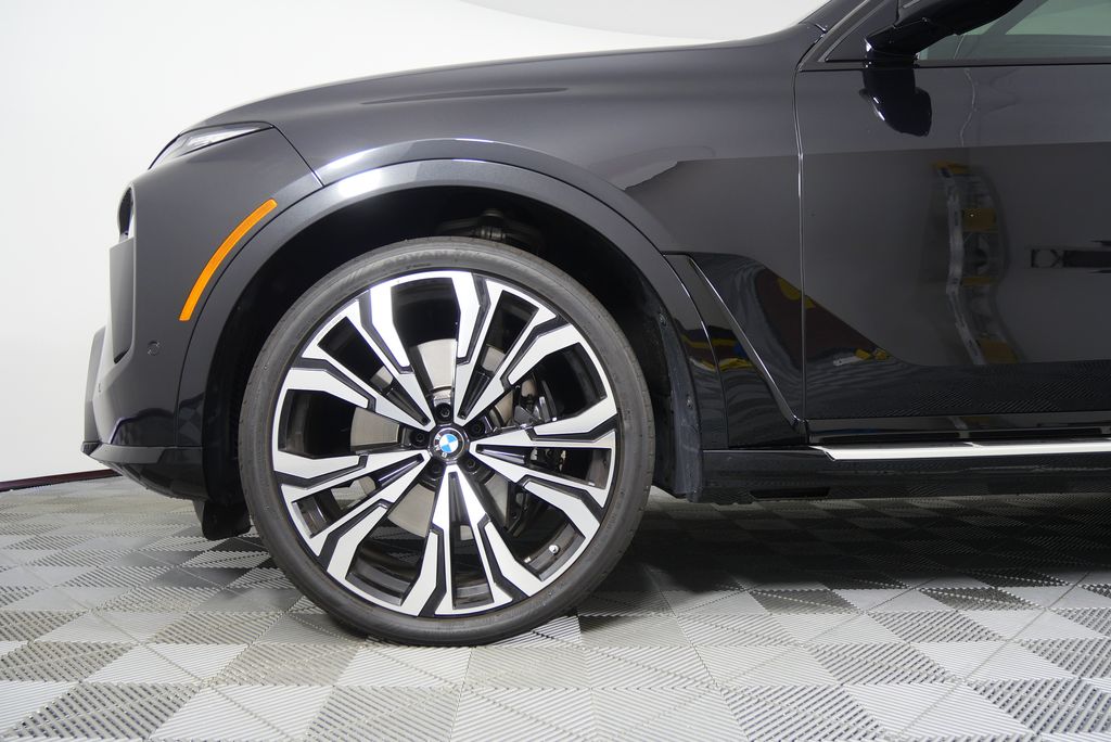 Thumbnail: 2023 BMW X7 - 7