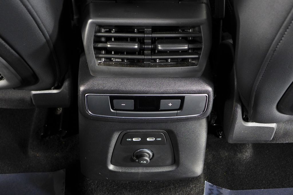 Thumbnail: 2025 Audi Q4 e-tron - 24