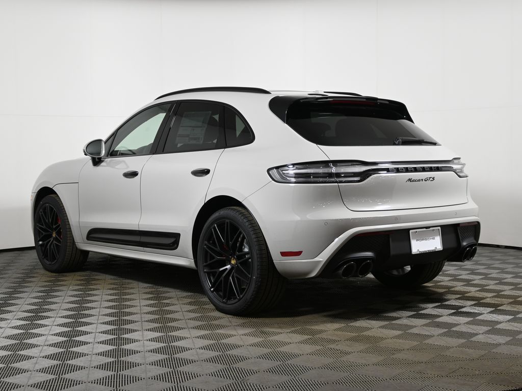 Thumbnail: 2026 Porsche Macan - 3