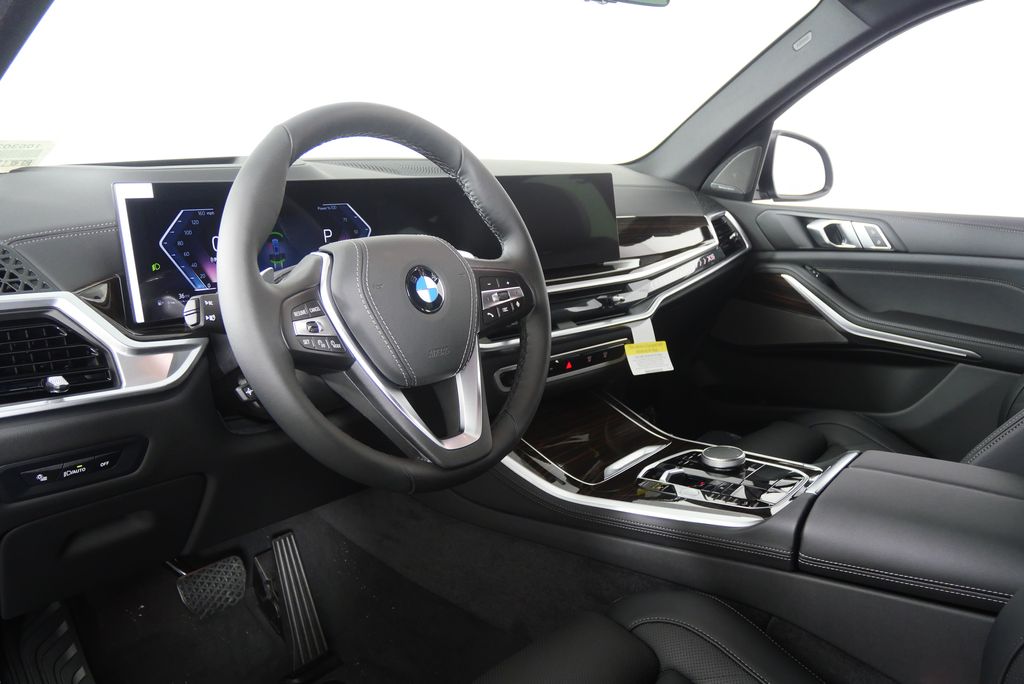 Thumbnail: 2026 BMW X5 - 13