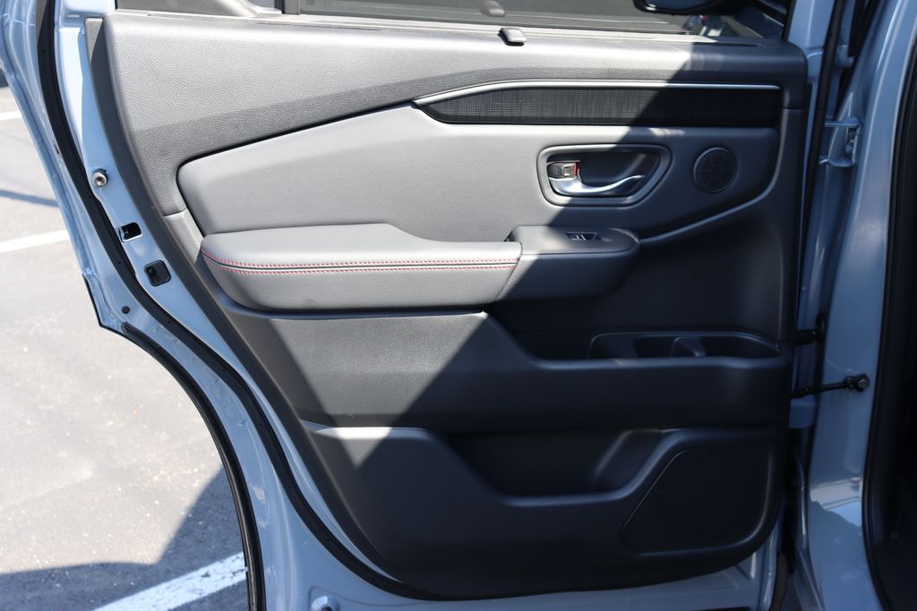 2025 Honda Pilot Black Edition 11