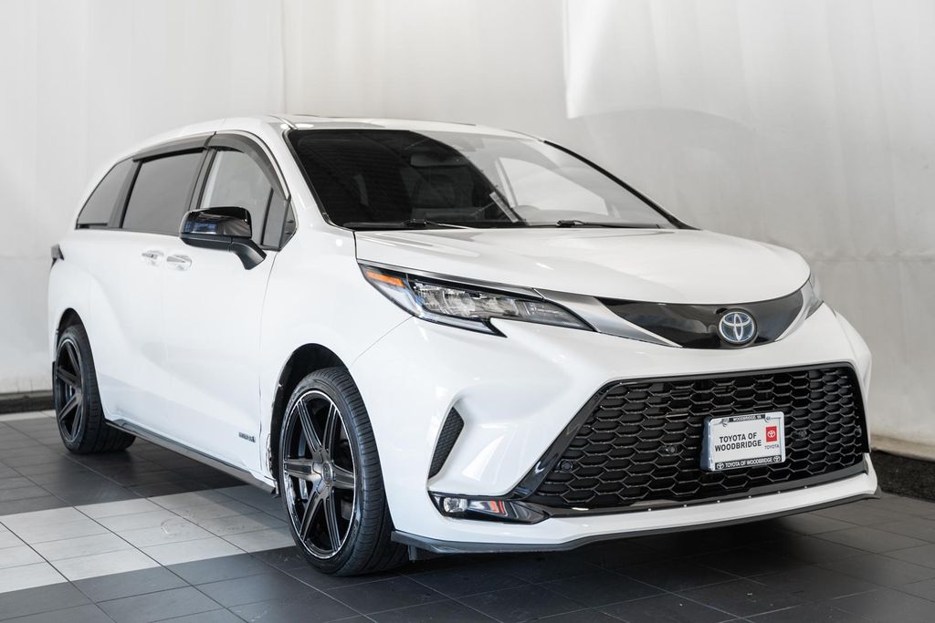 2021 Toyota Sienna XSE 7-Passenger FWD