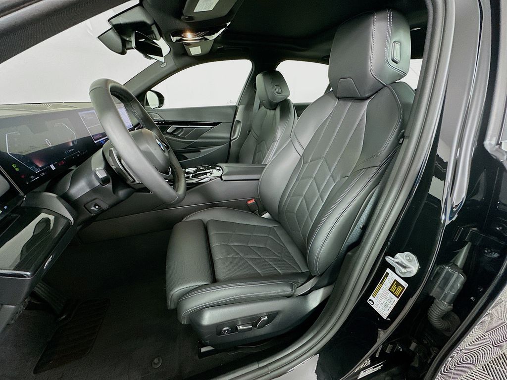 Thumbnail: 2025 BMW 5 Series - 21