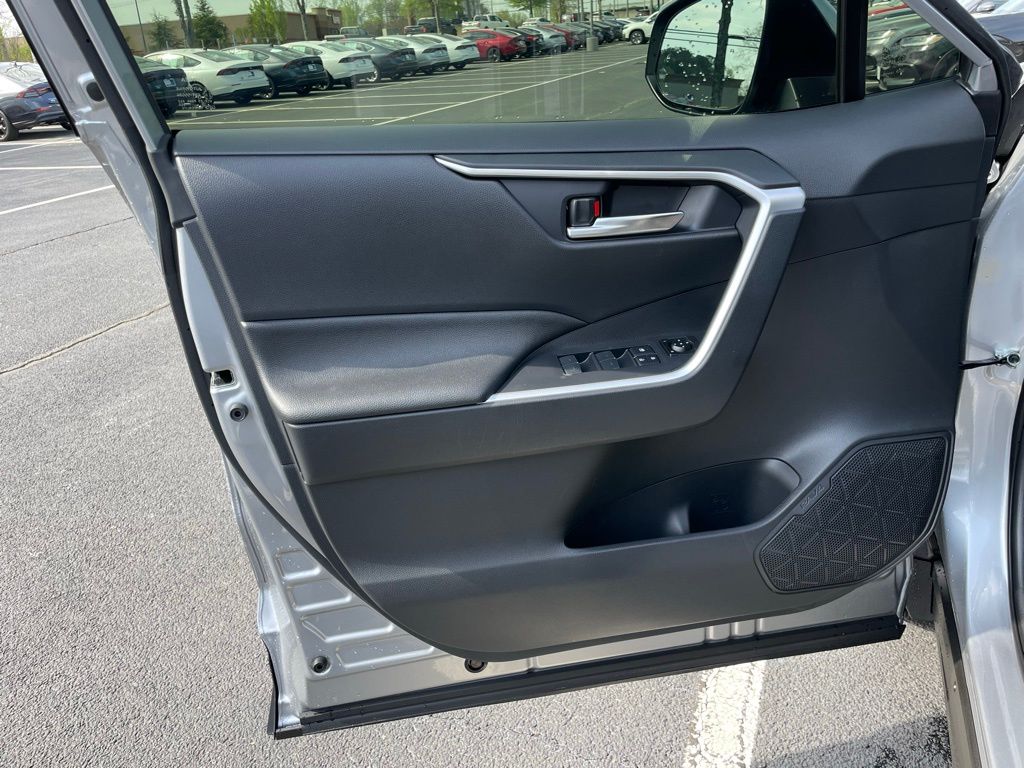 Thumbnail: 2025 Toyota RAV4 - 23