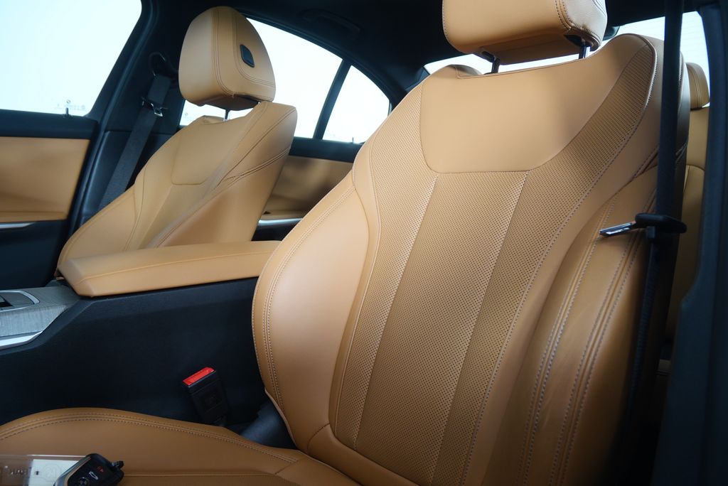 Thumbnail: 2025 BMW 3 Series - 11