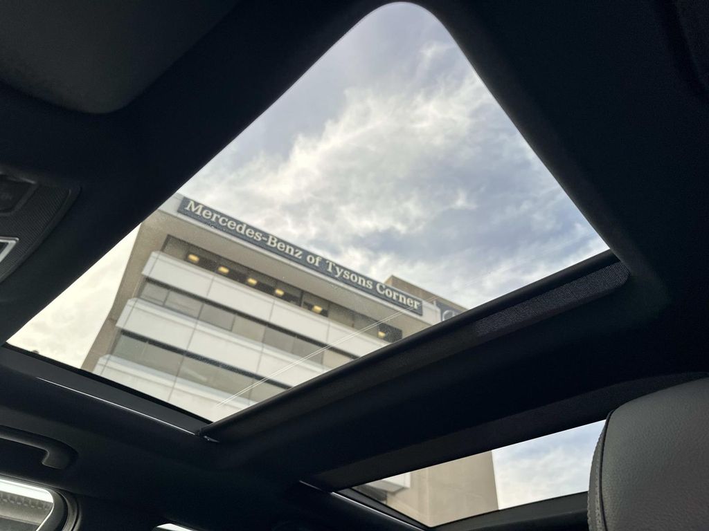 Thumbnail: 2016 Mercedes-Benz GLE - 32