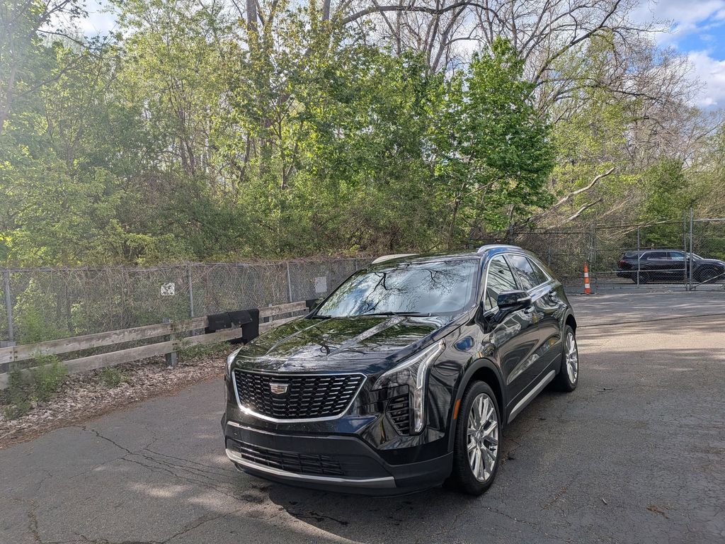 2023 Cadillac XT4 Premium Luxury