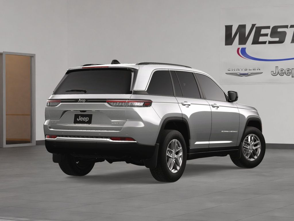 New 2025 Silver Jeep Laredo X image 5