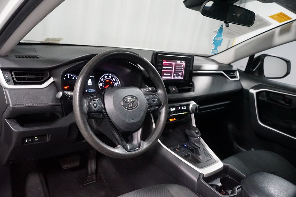 Thumbnail: 2021 Toyota RAV4 - 7