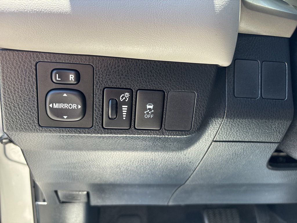 Used 2013 Silver Toyota XLE image 14