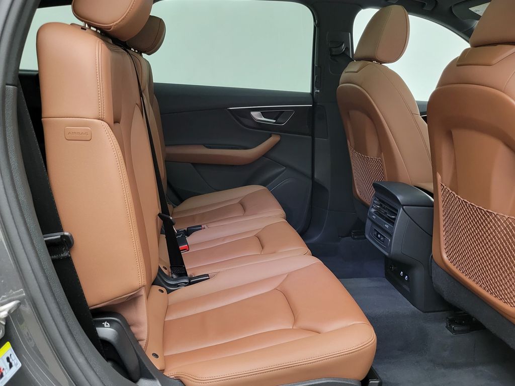 Thumbnail: 2023 Audi Q7 - 16