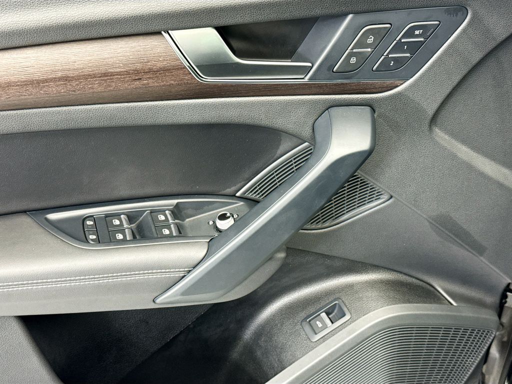 Thumbnail: 2023 Audi Q5 - 21