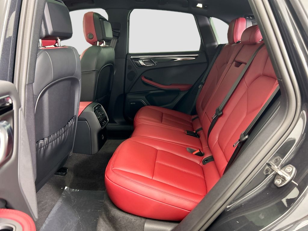 Thumbnail: 2026 Porsche Macan - 19