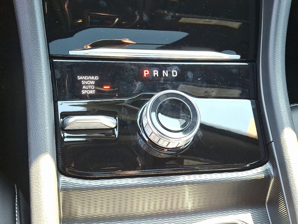2026 Jeep Grand Cherokee — photo 11