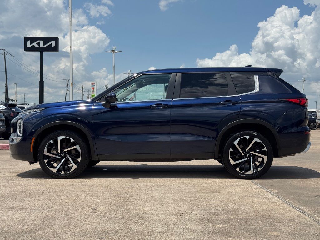 2024 Mitsubishi Outlander SE Silver at South Houston Nissan