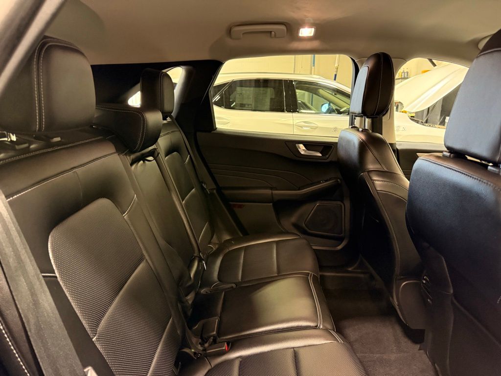 2022 Ford Escape SEL 27