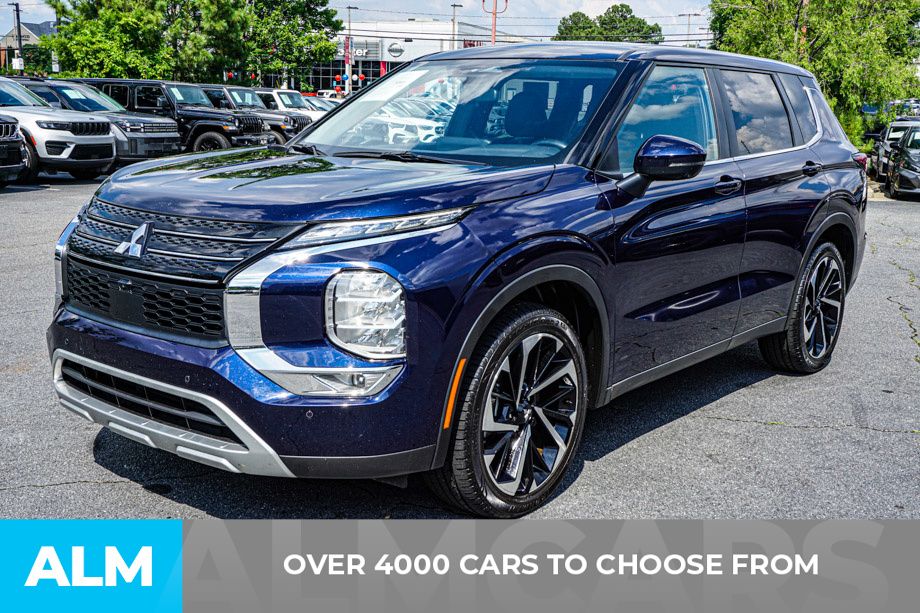 Used 2024 Blue Mitsubishi SE image 3