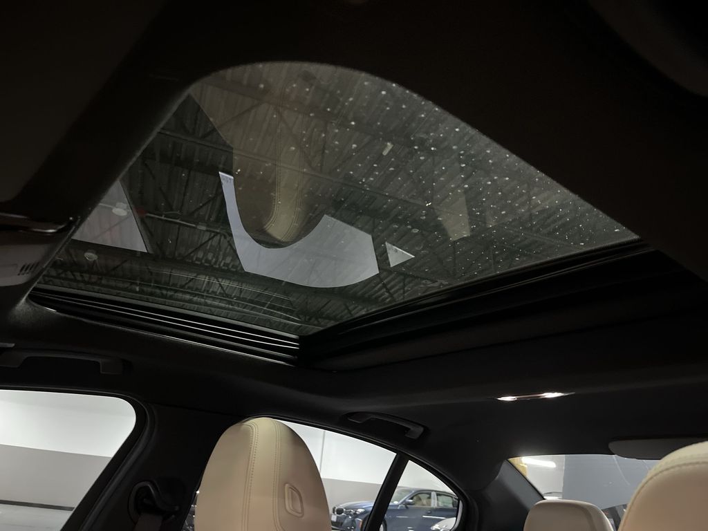 Thumbnail: 2025 BMW 3 Series - 22