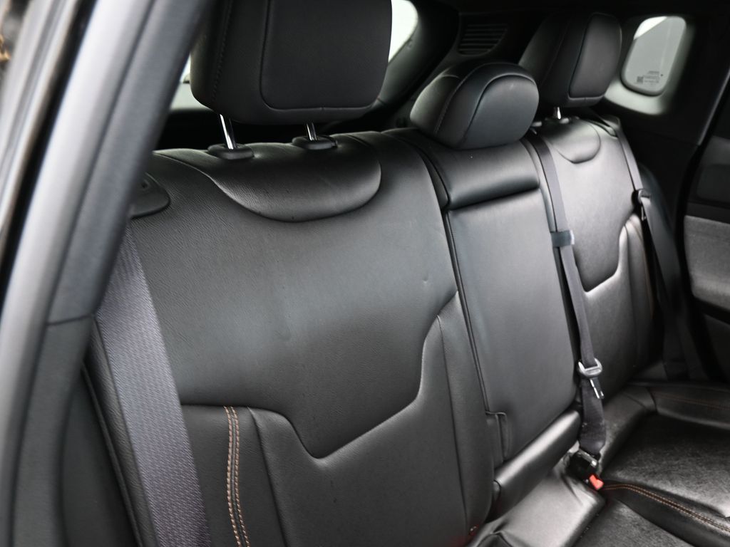 Used 2024 Diamond Black Crystal Pearlcoat Jeep Latitude Lux image 33