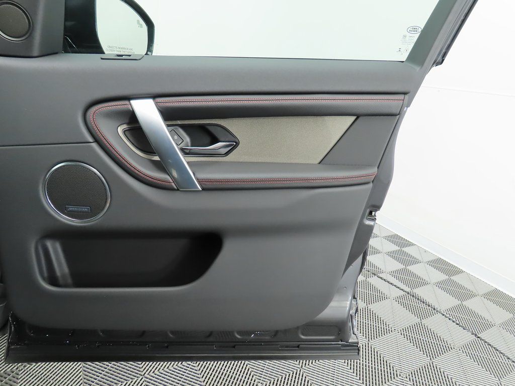 Thumbnail: 2023 Land Rover Discovery Sport - 25