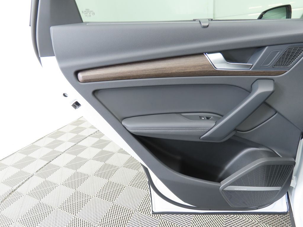 Thumbnail: 2025 Audi Q5 - 26