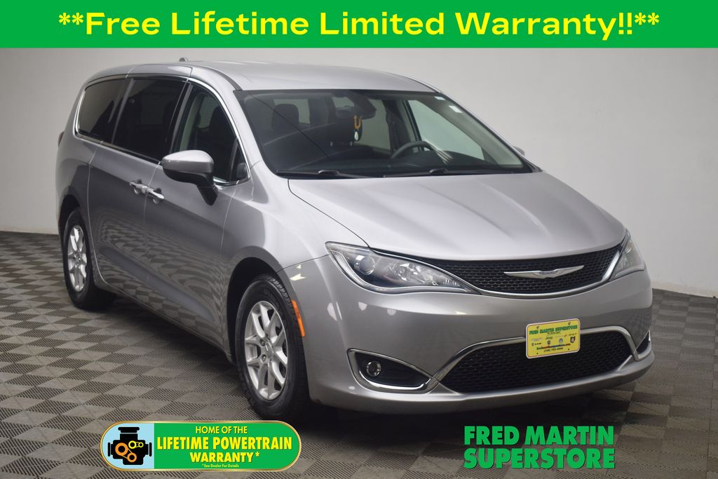 Billet Silver Metallic Clearcoat 2017 Chrysler Pacifica Minivan Front-Wheel Drive 9-Speed Automatic