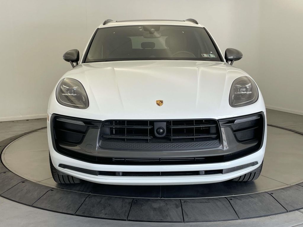 2025 Porsche Macan T - 9
