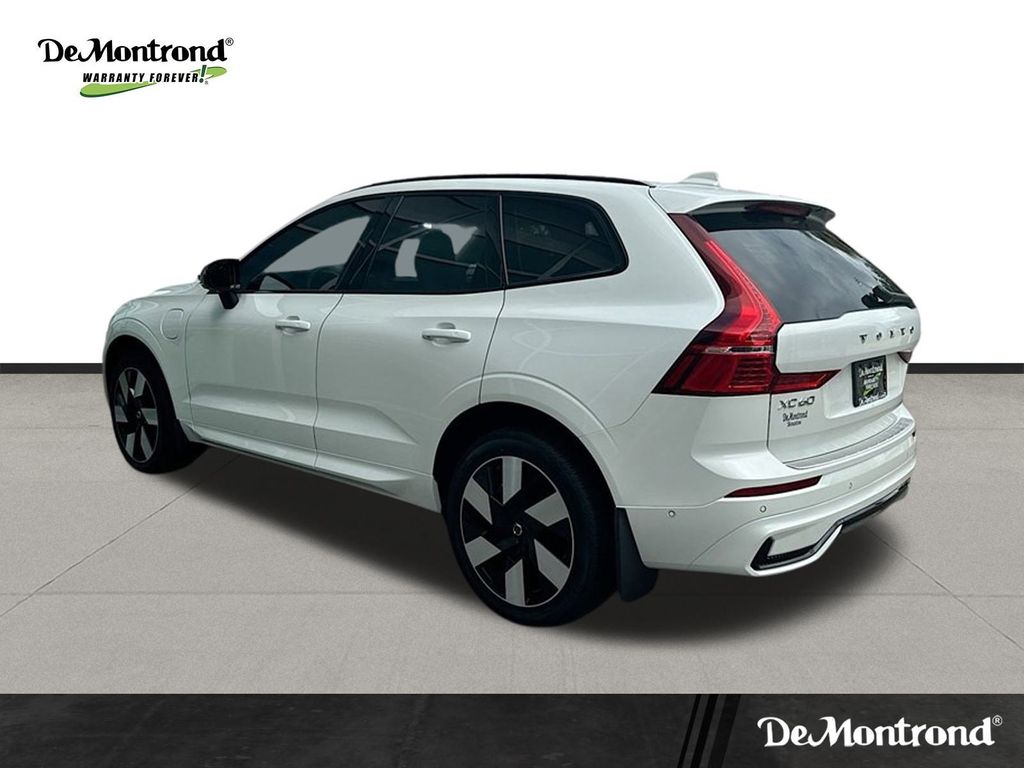 New 2025 Crystal White Volvo T8 Plus image 4