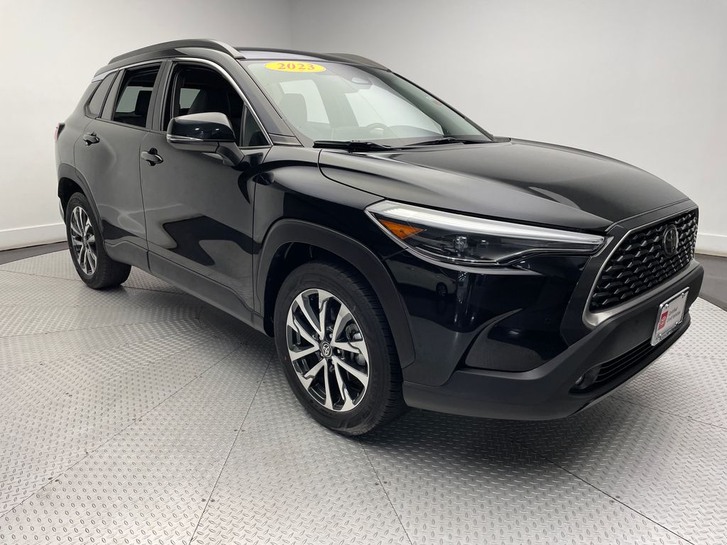 2023 Toyota Corolla Cross XLE 3